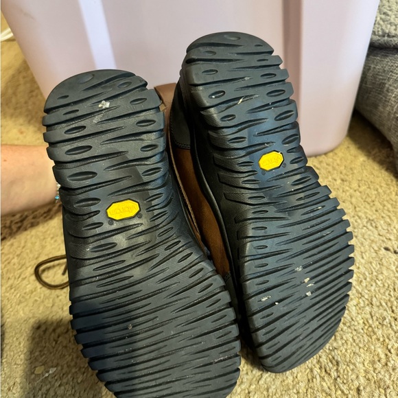 UGG Women’s Adirondack Chocolate and Charcoal Boots - Picture 6 of 8